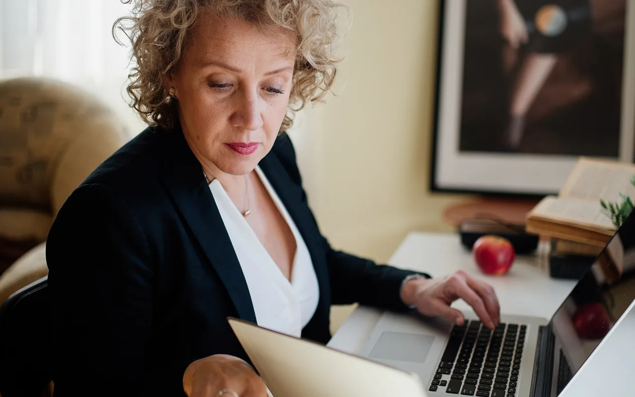 Adobe Acrobat vs Free PDF Tools: Where the Paid Tier Earns Its Fee